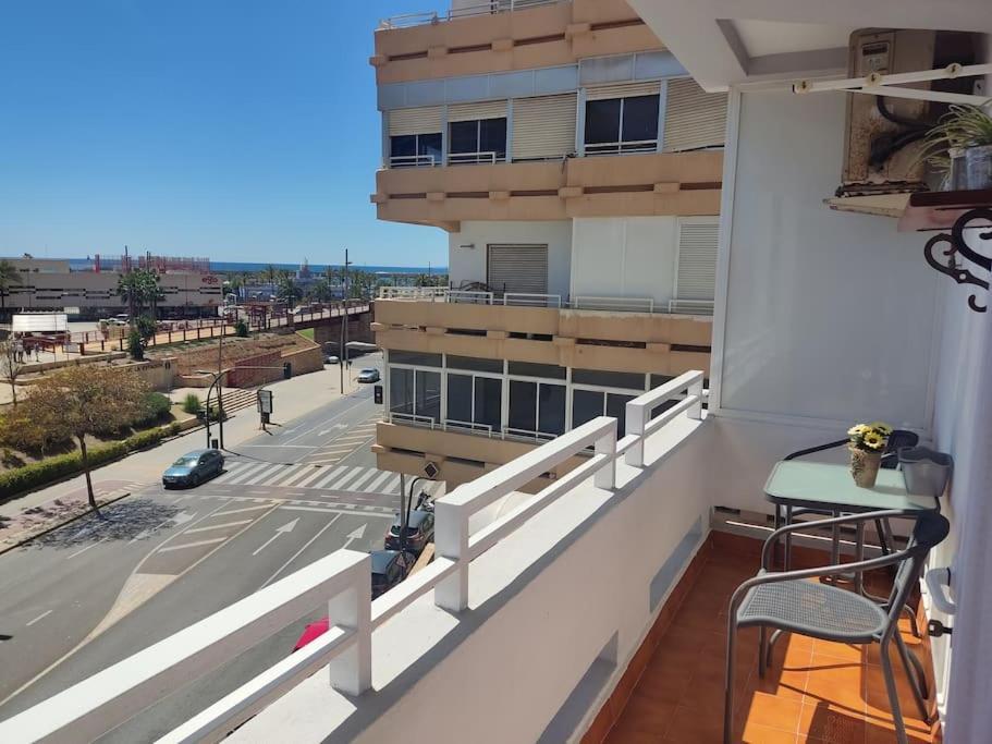Acogedor Apartamento Frente Al Mar Elena Y Michele Almeria Bagian luar foto
